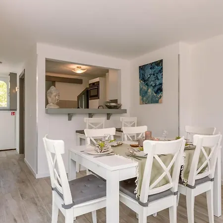 Lovely Family Holiday With Terrace Near The Beach * Knokke-Heist